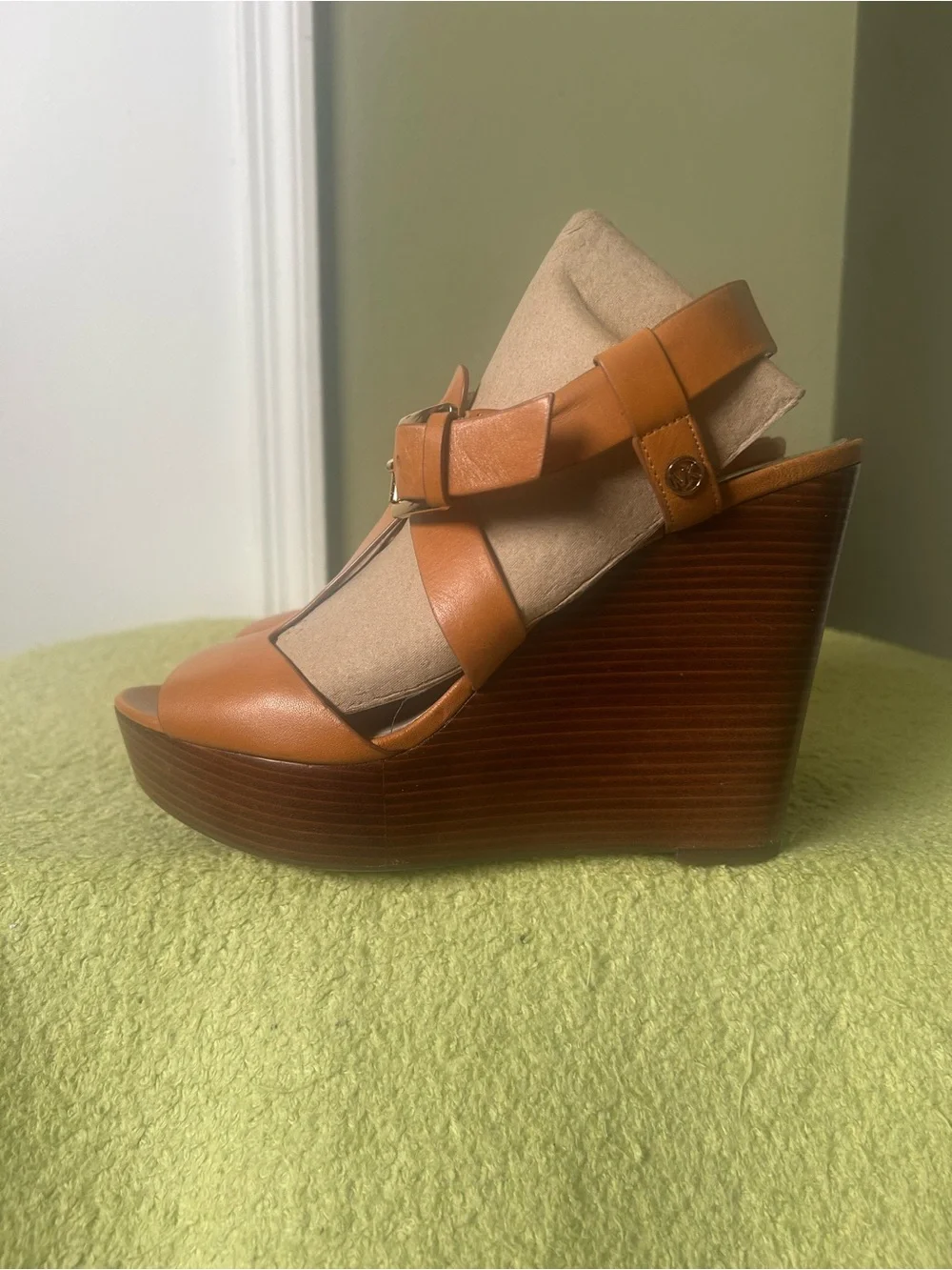 Like New Michael Kors Tan Leather Platform Wedge Sandals Sz 9